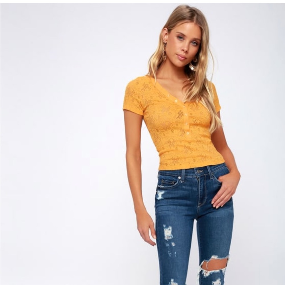 NWT Lulu’s Yellow Lace Cropped Tee